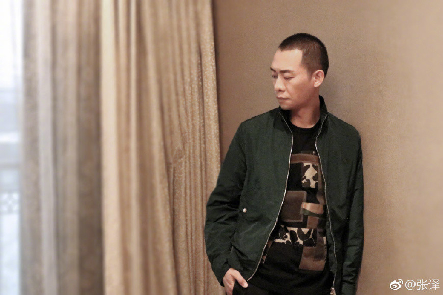 光头搭配休闲装照样帅出新天际,男人