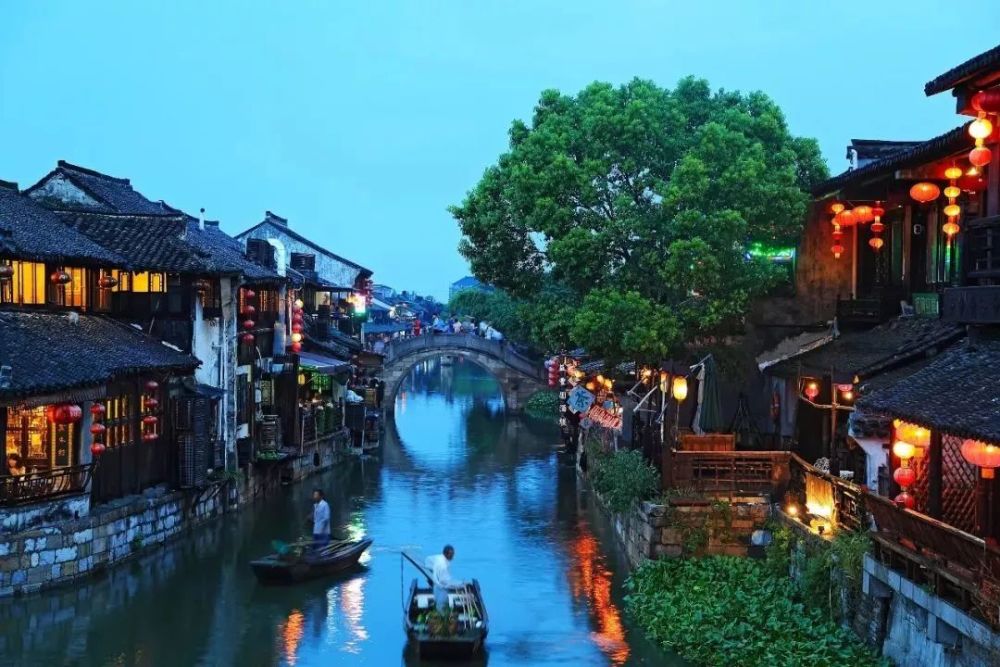 湖州的南浔古镇名胜古迹众多,与自然风光和谐统一,既充满着浓郁的