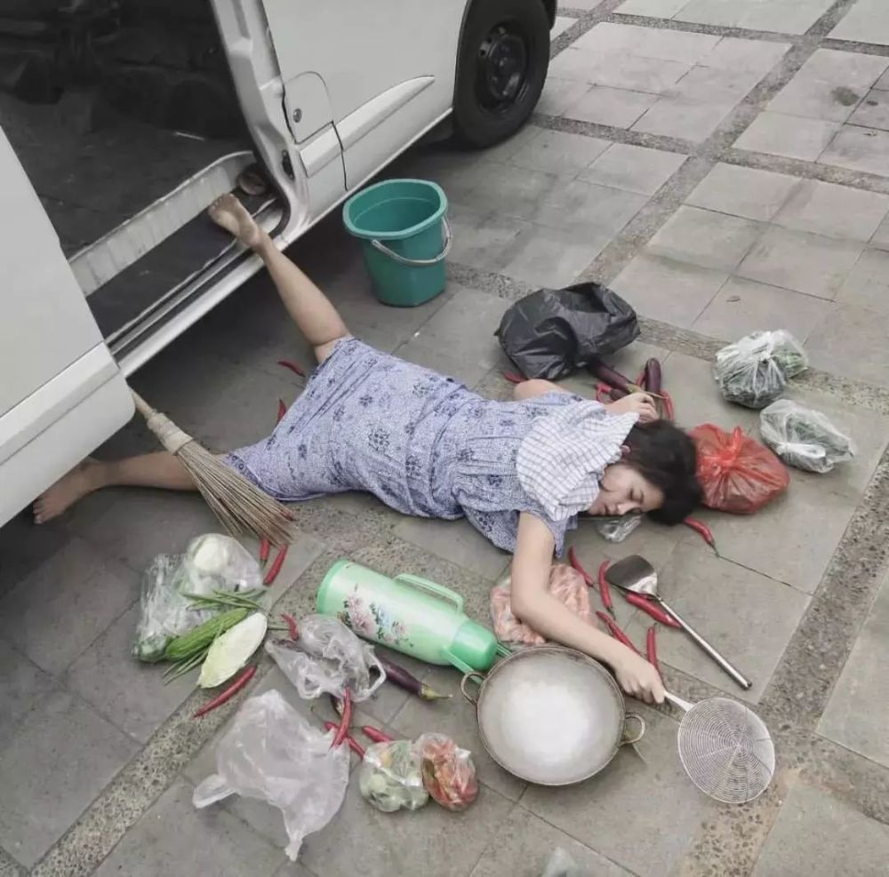 不知道我的奇奇,蒂蒂,小飞象摔坏没有,心疼" 这一跤摔惨了