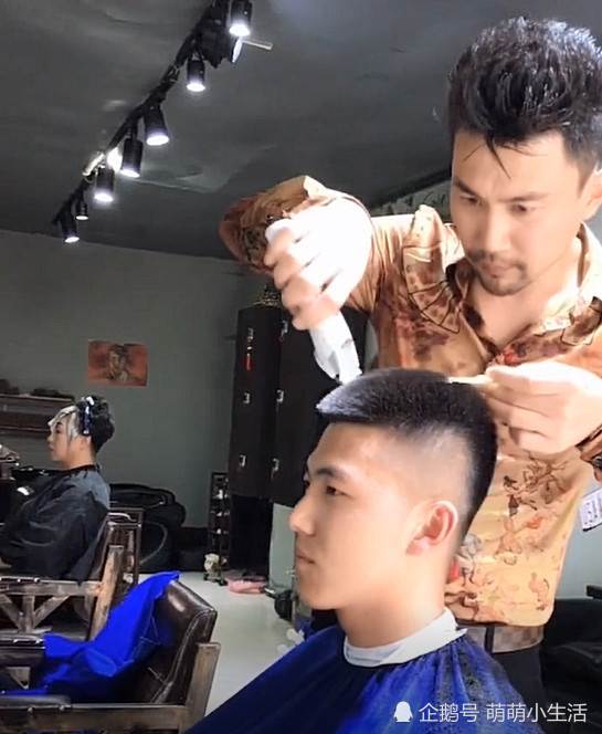 小伙剪了款抖音发型走红,剪完的那一刻:最帅侧颜没有之一