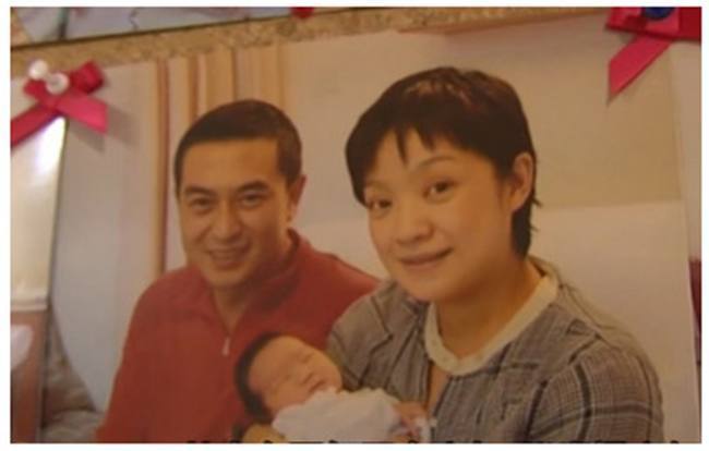 张嘉译的妻子没想到是她!两人因戏生情,一家三口生活美满