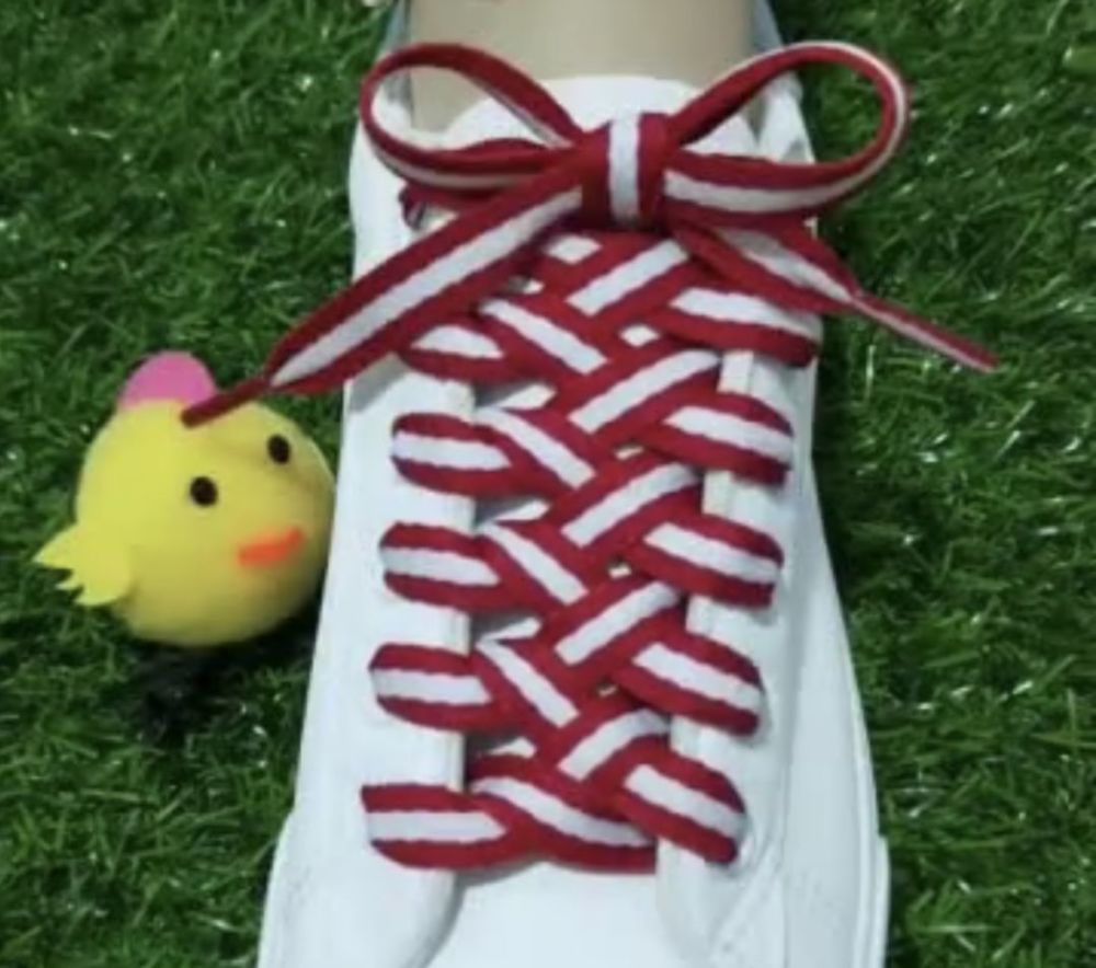 编织法 这种系法系出来的花纹和一些竹制编织物的花纹很相似,这下鞋带