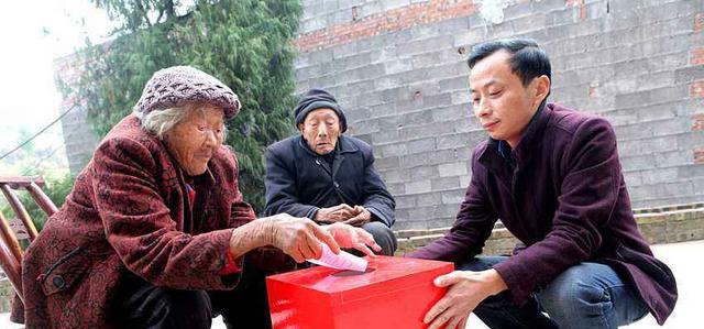 2019年,村干部改制,任职超过这些年就不能再当