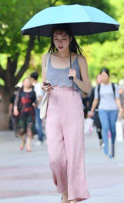 街拍:湖南长沙街头美女,高挑身材才是王道,图6才是男子喜欢的