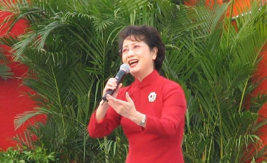 李胜素和李维康这2位京剧演员相比,到底谁的水平更高?