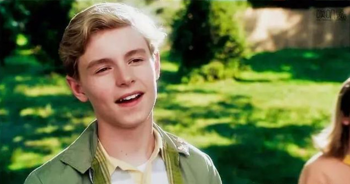 怦然心动》主角都长残了,男主八字眉,女主没长