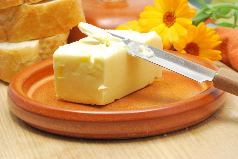 怎样在家里制作黄油?鲜奶和淡奶油都可提取,你更喜欢哪种方式?