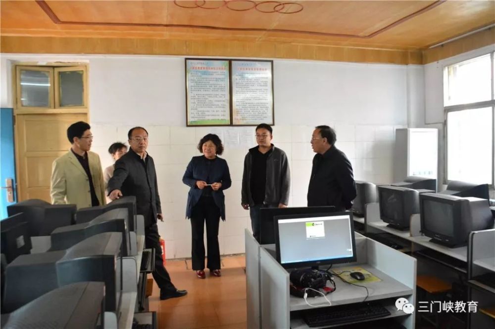 调研期间,聂红超等局领导还与学生进行了亲切交谈