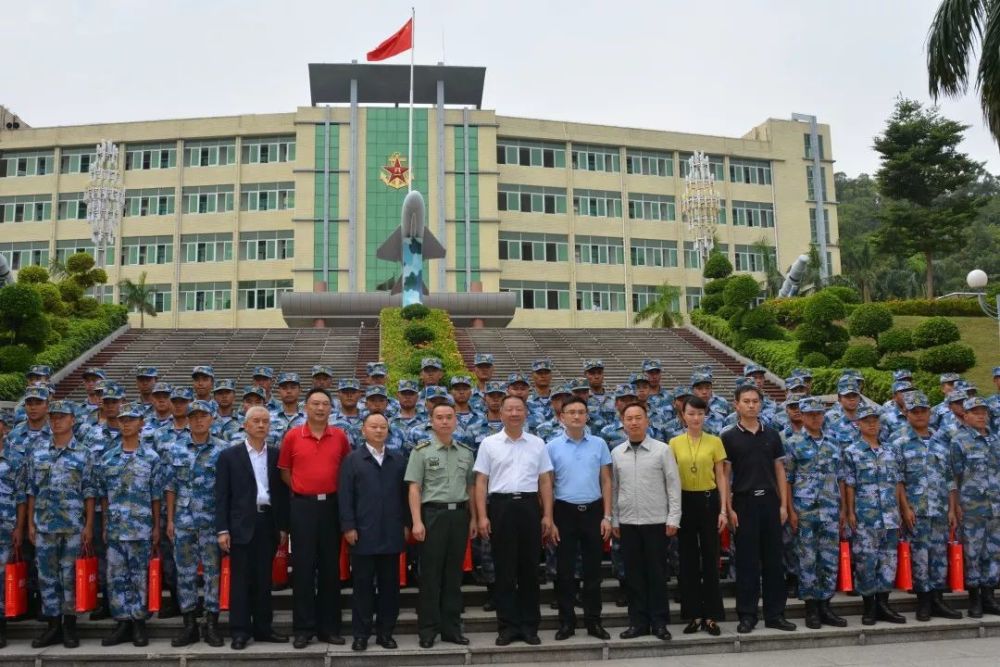 我市回访慰问团赴南海舰队开展新兵回访活动