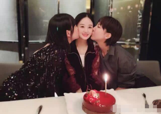 赵丽颖31岁生日,与闺蜜亲密照流出,肚子成亮点,网友:真相了