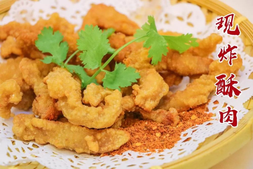 酥肉是重庆火锅必点的一道小食,精选最瘦的五花肉,有两种吃法:是直接