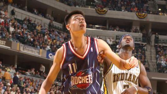 姚明nba首战，姚明NBA首战5犯