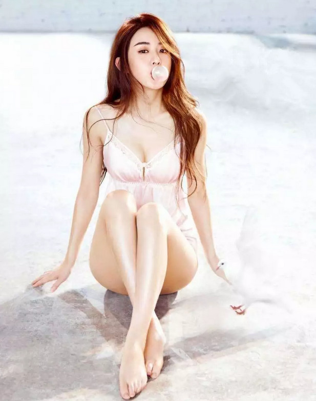 赵丽颖身材有多性感?黑丝咬唇深"v"诱惑至极,冯绍峰好