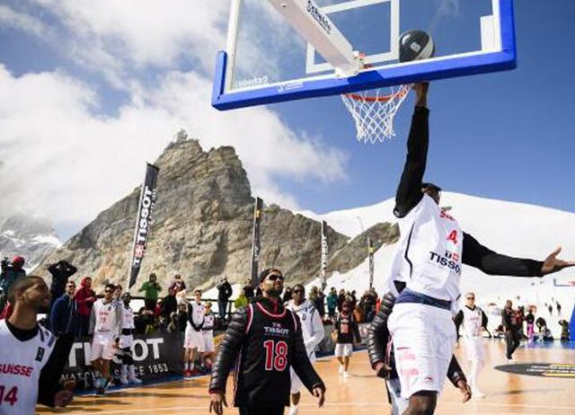 克欧洲之巅挑战极限 海拔3471米打篮球比赛_