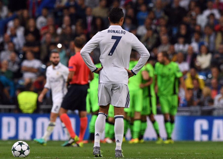 C罗轰电梯球拒庆祝 J罗与莫拉塔相拥