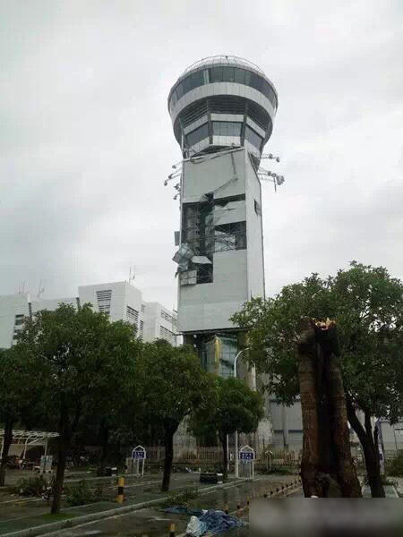 台风威力有多大?在厦门把飞机吹跑了