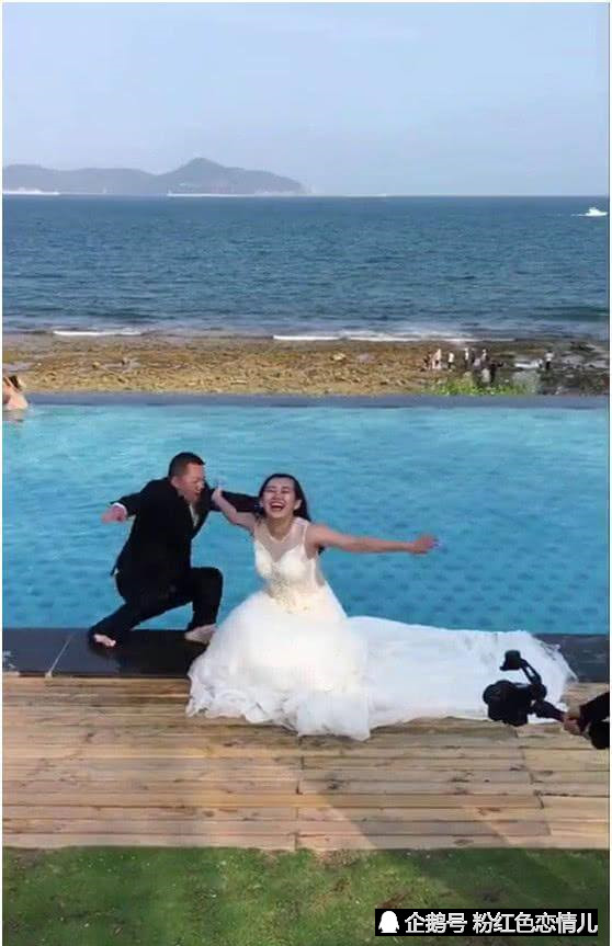 抖音这组"婚纱照"火了,网友:婚纱照3万,新郎就只值1千