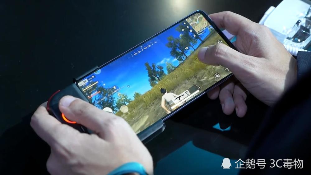 华为Mate20X上手试玩:专业游戏手柄《绝地求