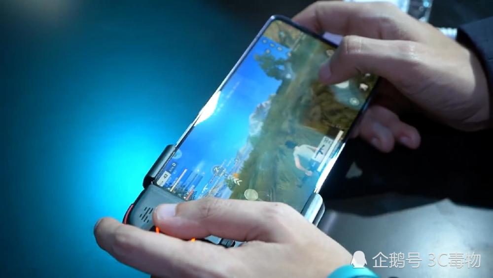 华为Mate20X上手试玩:专业游戏手柄《绝地求