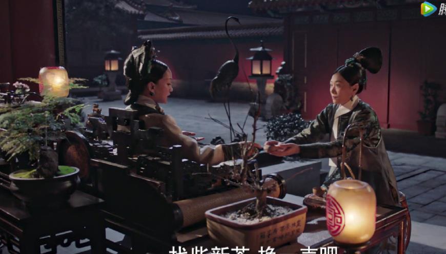 如懿丧礼,一言不发却表现出万念俱灰的除了海兰,还有烧纸钱的他