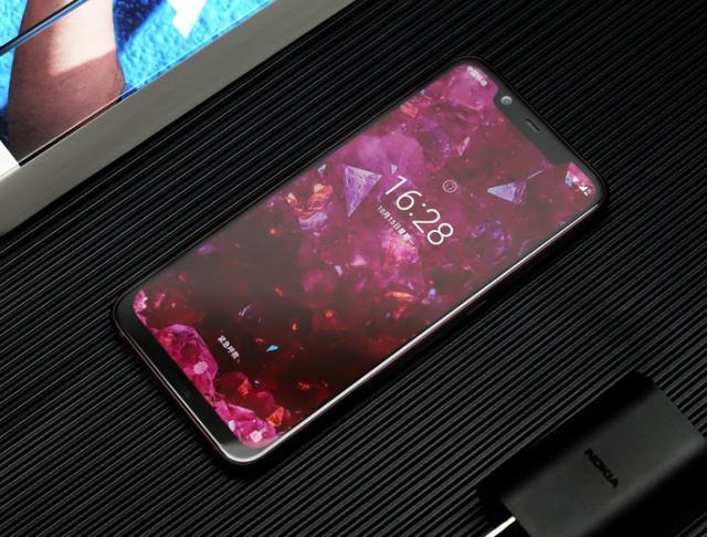 诺基亚X7几乎无槽点,力压小米8 SE