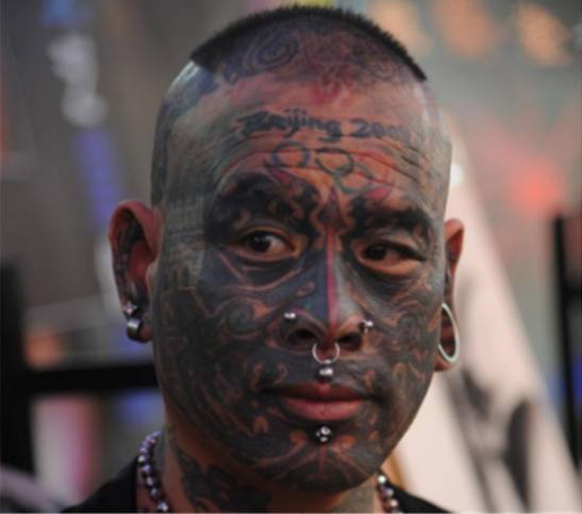 据了解,给高洁纹身的是哈尔滨一个有名的纹身师,也是高洁的好朋友.