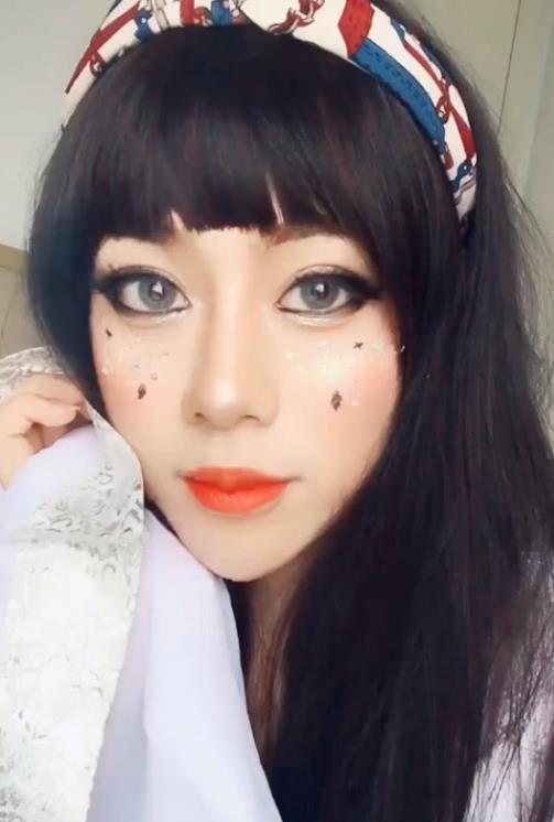 男生化妆成美女,看到前后的变化,网友:以后性别都不敢