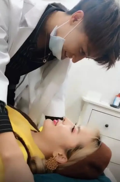 小姐姐晕倒后被医生调戏,揭开口罩那一刻,网友:希望晕倒的是我