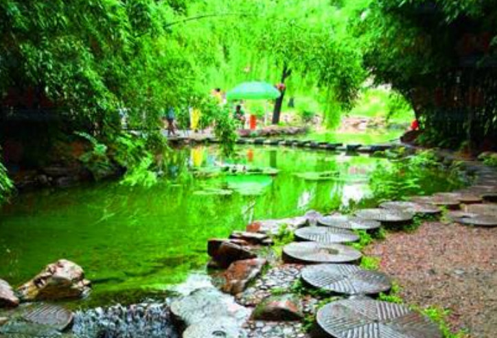 秋季旅游,山东的"竹泉村"是最佳之选,简直是"人间仙境