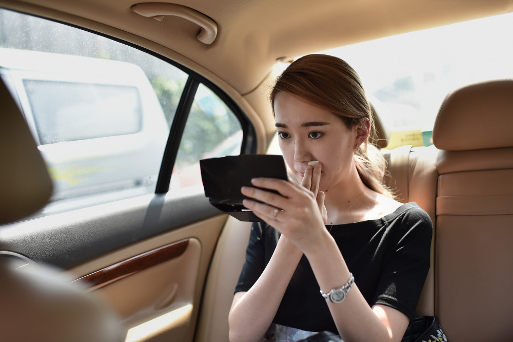 她是辣妈也是主播,隆胸后夺得胸模冠军