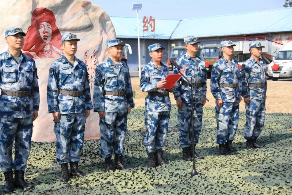 中部战区空军某场站开展历史传统接续仪式