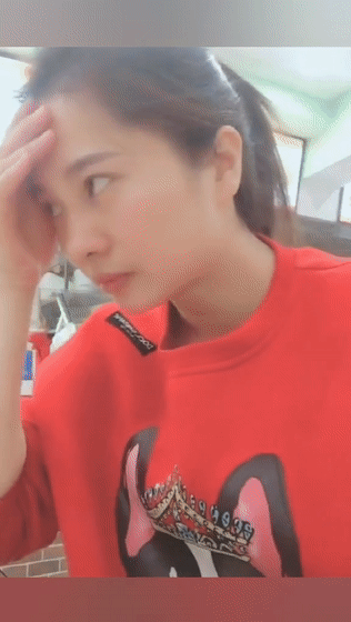 凭借春心荡漾的表情爆红!给神演技