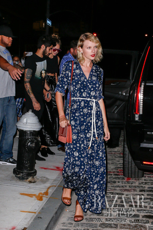 杨幂穿得一手好衬衫裙,我竟然想要范冰冰同款