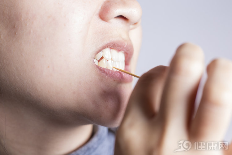 40岁男子饭后剔牙,染上破伤风!这个危险的小动作,很多