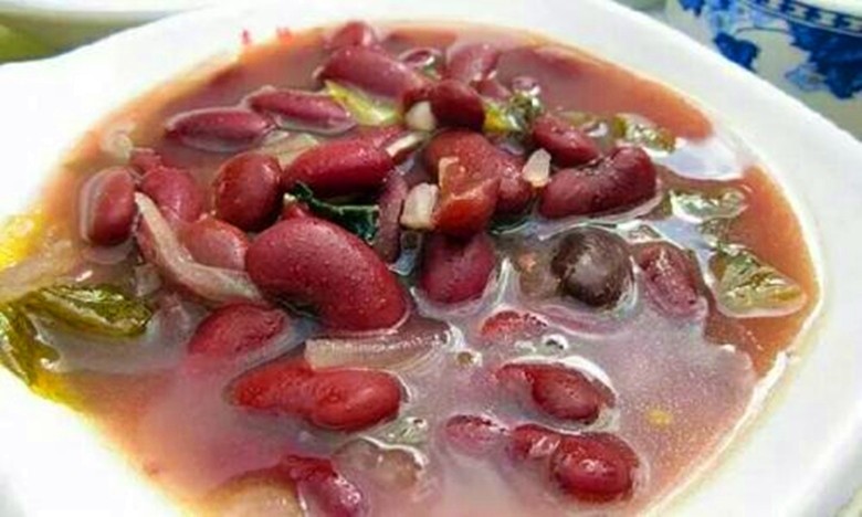 游云南品特色美食之十八:滇东北的酸菜红豆汤,爽口下饭