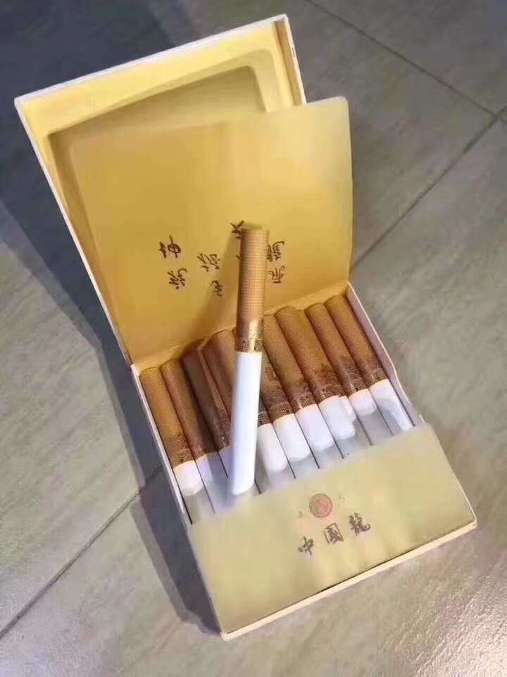 中国龙:淡黄色图案主题包装,粗支过滤烟嘴,烤烟型香烟.