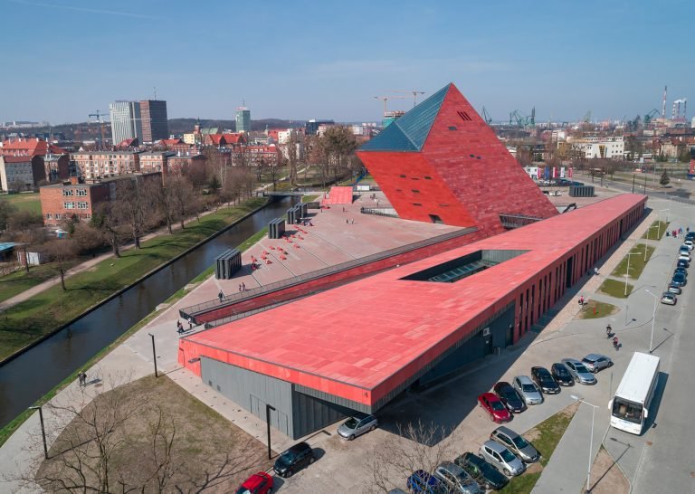 倾斜45度的建筑:波兰二战博物馆