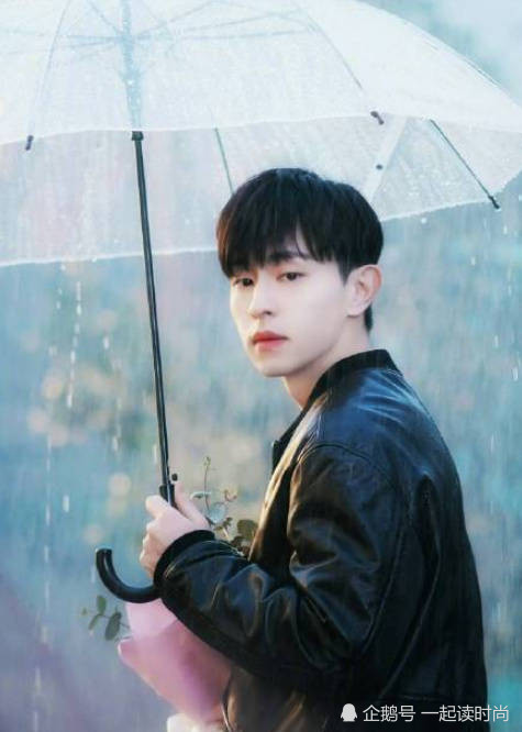 同在雨中打伞,农农文艺邓伦帅气,谁才是你的理想型"男友"呢?