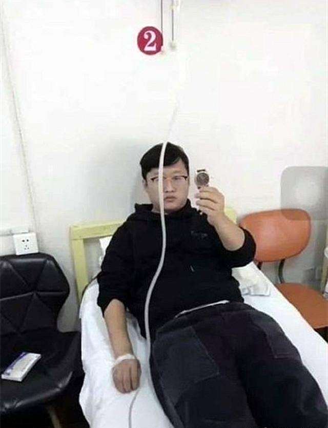 员工拍输液照片请病假,领导:怎么证明照片上的手是你的?脸呢?