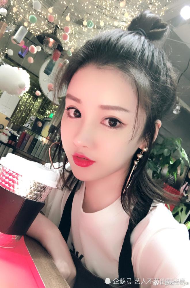 《铠甲勇士》最不起眼的女配角,十年后路人镜头下的她