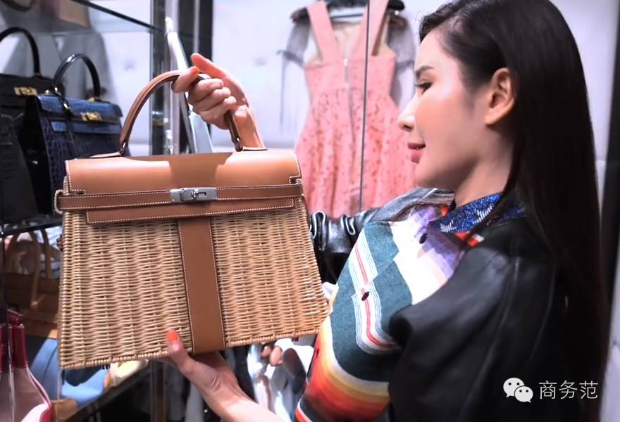 42岁新加坡名媛靠离婚 买了世界上最多的爱