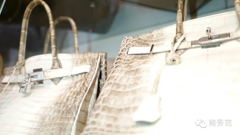 42岁新加坡名媛靠离婚 买了世界上最多的爱