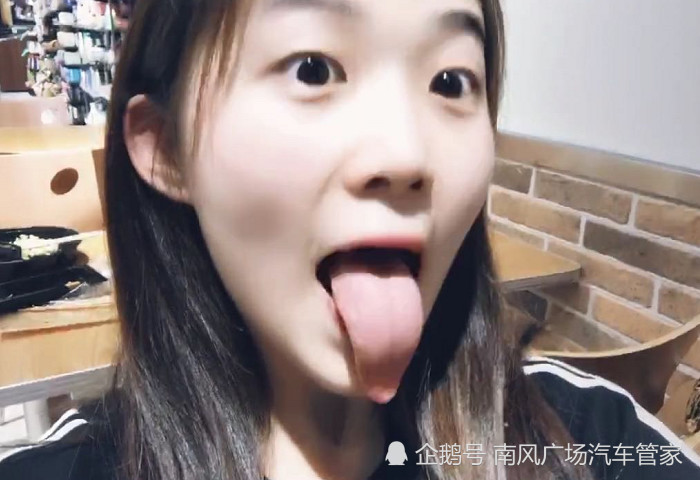 清纯校花炫舌技,张开嘴的一瞬间,网友:答应我,只用它吃饭好吗