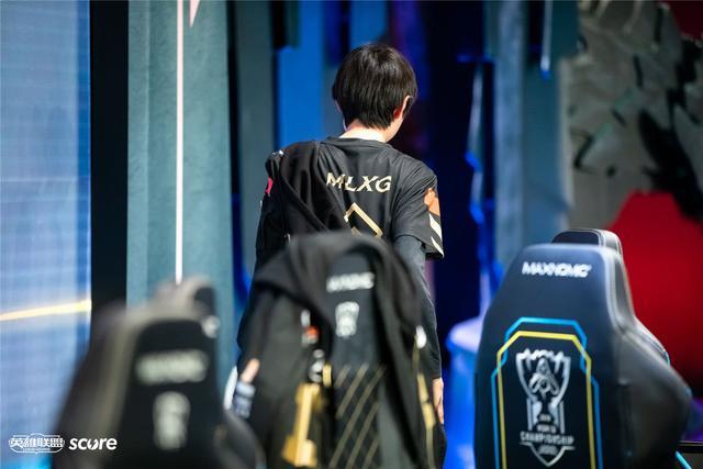 S8失利后,iBoy与Deft投身训练,Uzi却与女友逛街