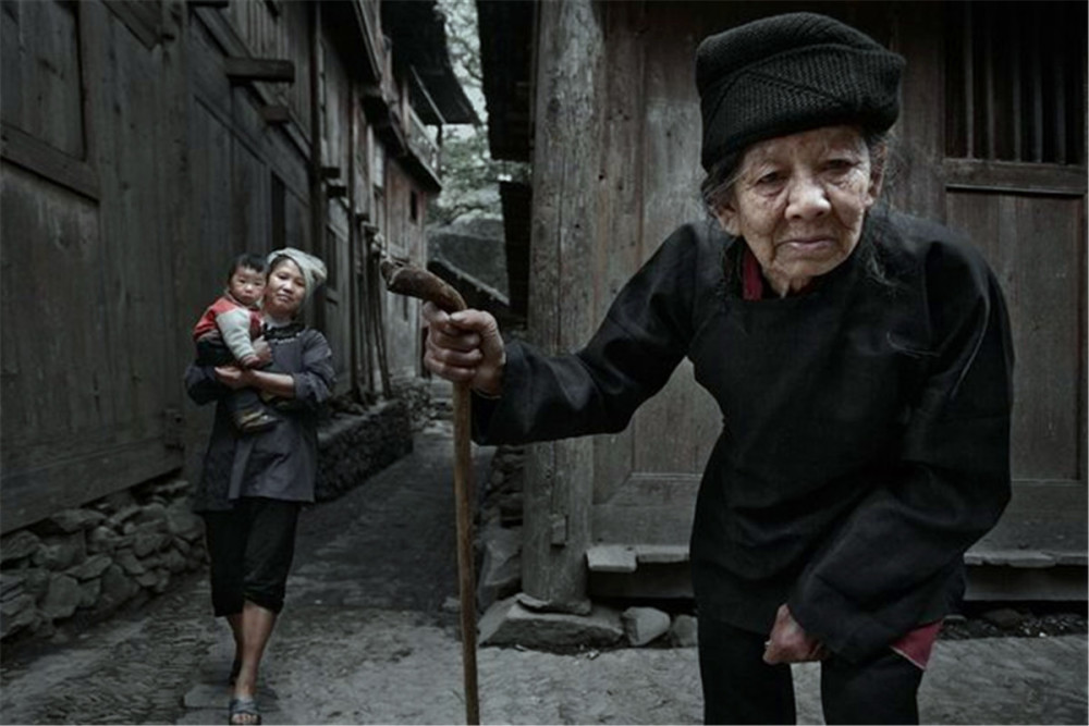 对联家有万金不富,人养五子还孤是啥意思?道