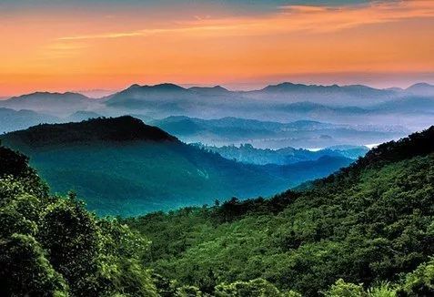 飞瀑流泉 湖光山色,空气沁人心脾 是本次广州站的起点 地处花都区北缘