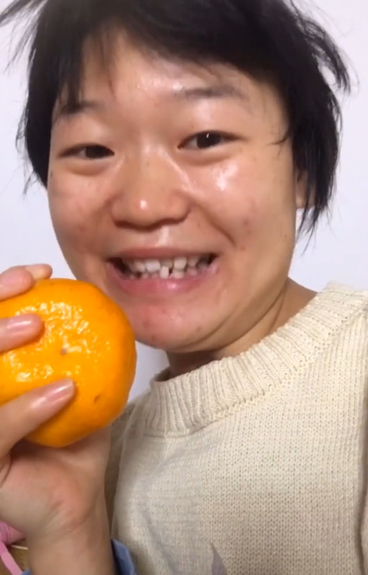 丑女孩玩“魔仙变”，妆前妆后，没几个人看的出是同一张脸