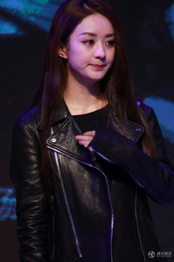 不堪道德绑架,赵丽颖当众失控落泪