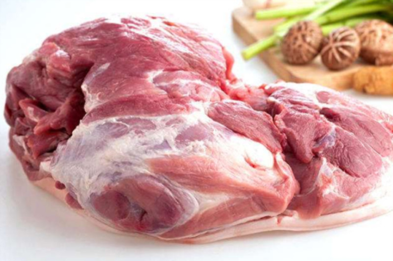 猪前腿肉比猪后腿肉好吃,两点特征可自己分辨,商家只好默默赞许