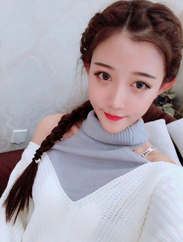 小伊伊在直播上秀恩爱,说了一句话,引的网友唾弃!